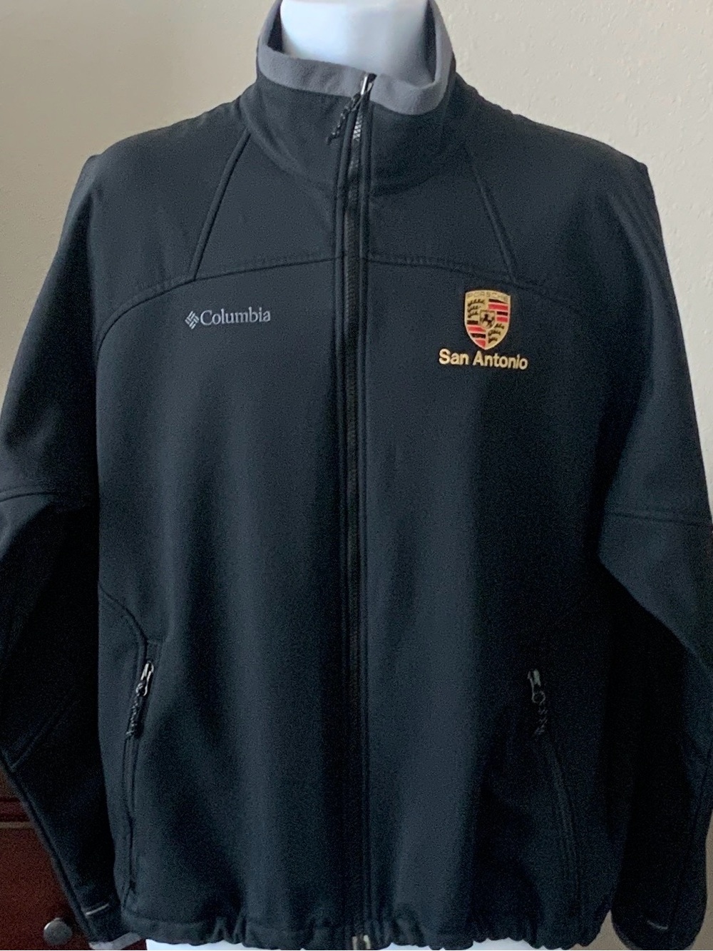 Columbia Black Men's Softshell Jacket with San Antonio Porsche Crest Large